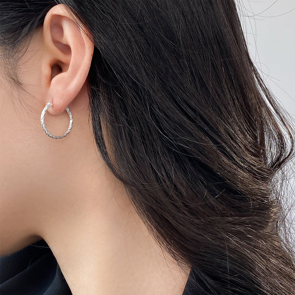 Round Ring Carven Earrings